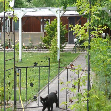 Bungalow Im Maerchengarten Krauschwitz Экстерьер фото